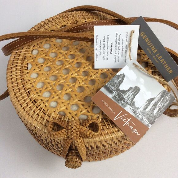 Handmade Rattan Round Crossbody Bag Canning Front Leather Strap Hasp Bow Closure - Picture 2 of 12